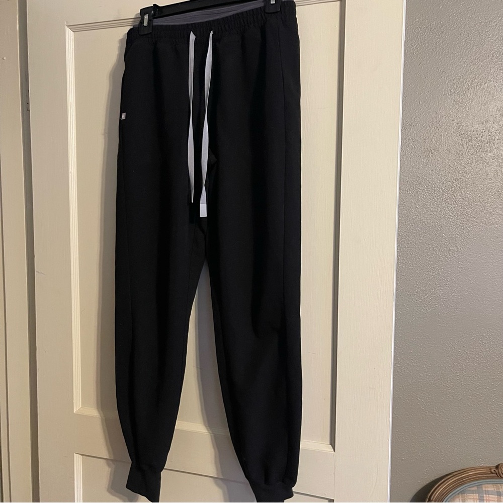Figs women’s jogger scrub pants - small